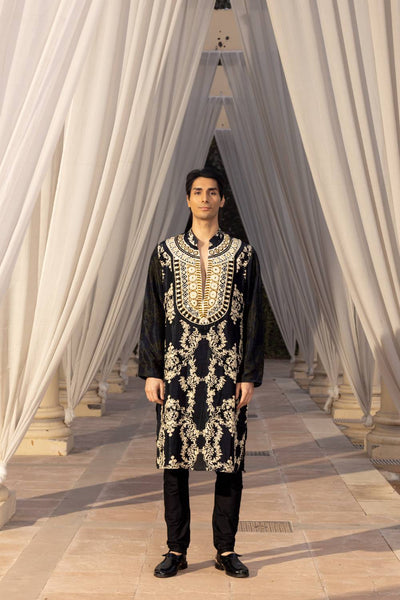 BLACK AND IVORY PRINTED MEN'S KURTA AND PYJAMA