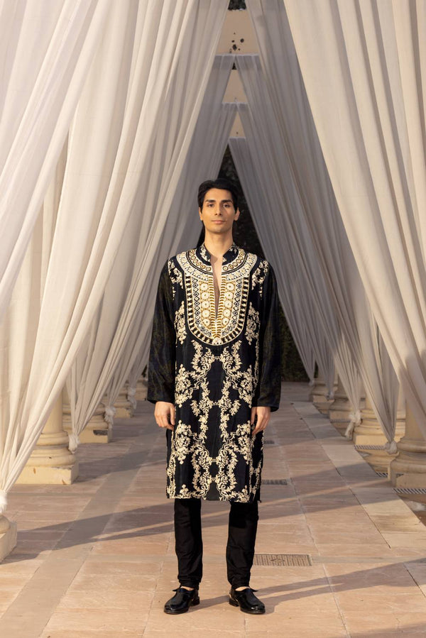 BLACK AND IVORY PRINTED MEN'S KURTA AND PYJAMA