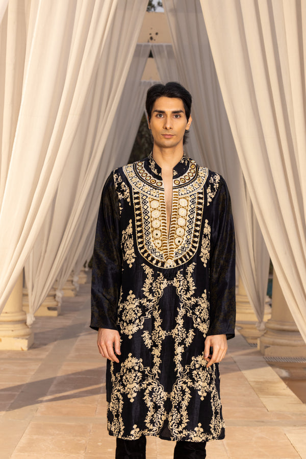 BLACK AND IVORY PRINTED MEN'S KURTA AND PYJAMA