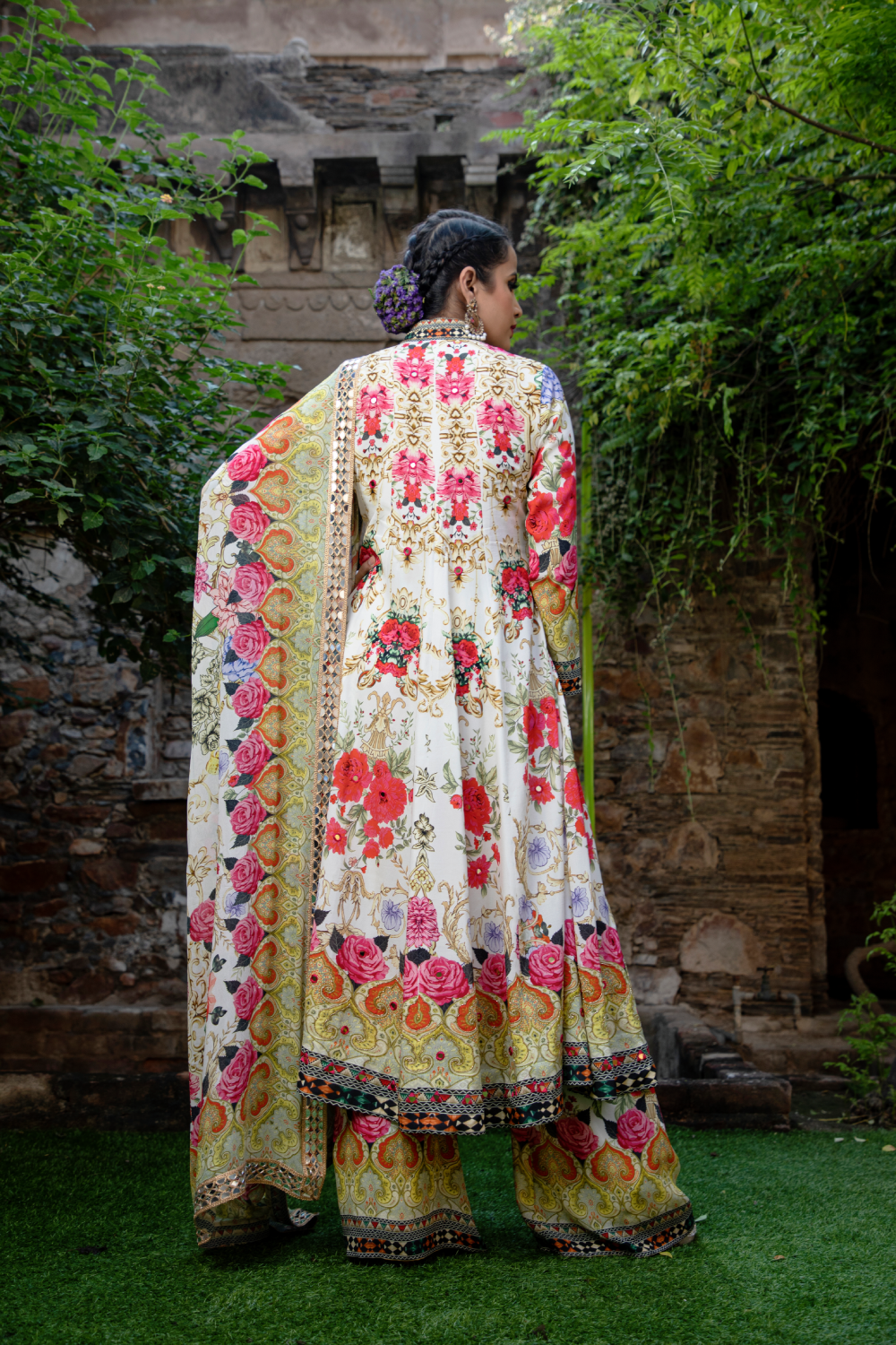 IVORY FLORAL PRINTED KALIDAR ANARKALI WITH POTLI BAG